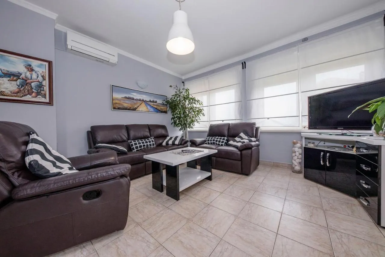 Apartmani Ana & Milo Lopar Apartment