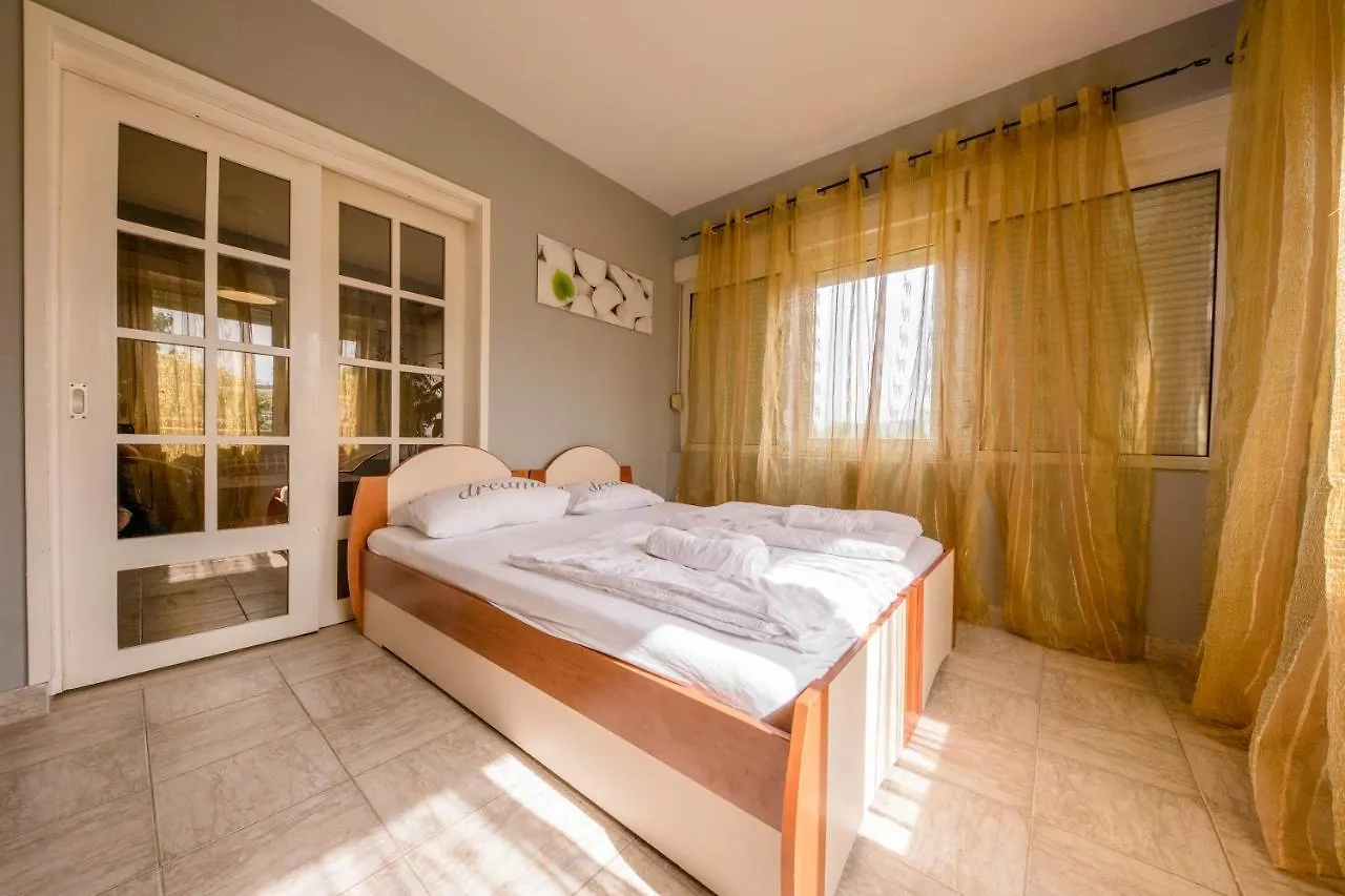 Apartmani Ana & Milo Lopar Apartment