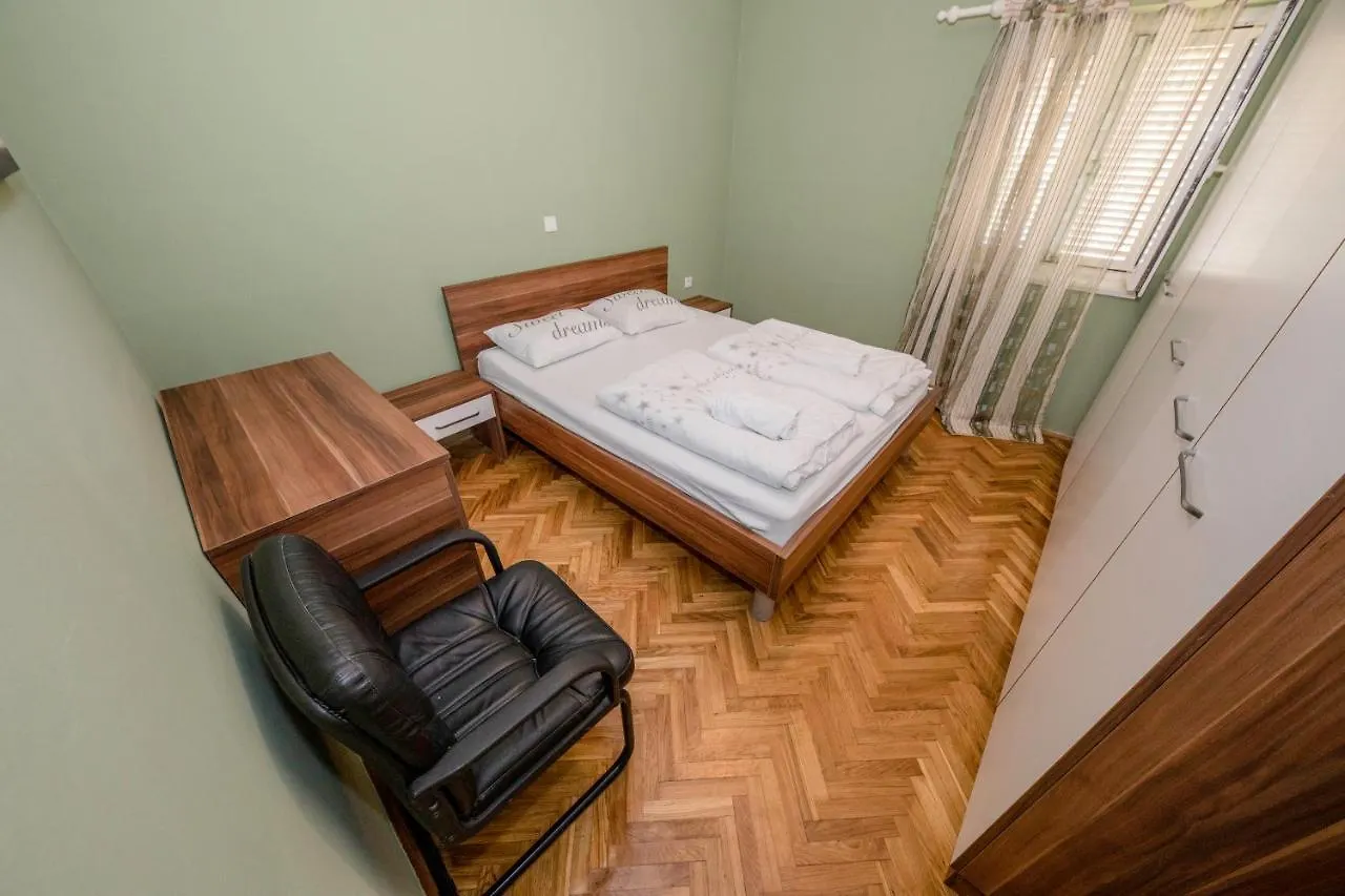 Apartmani Ana & Milo Lopar 0*,