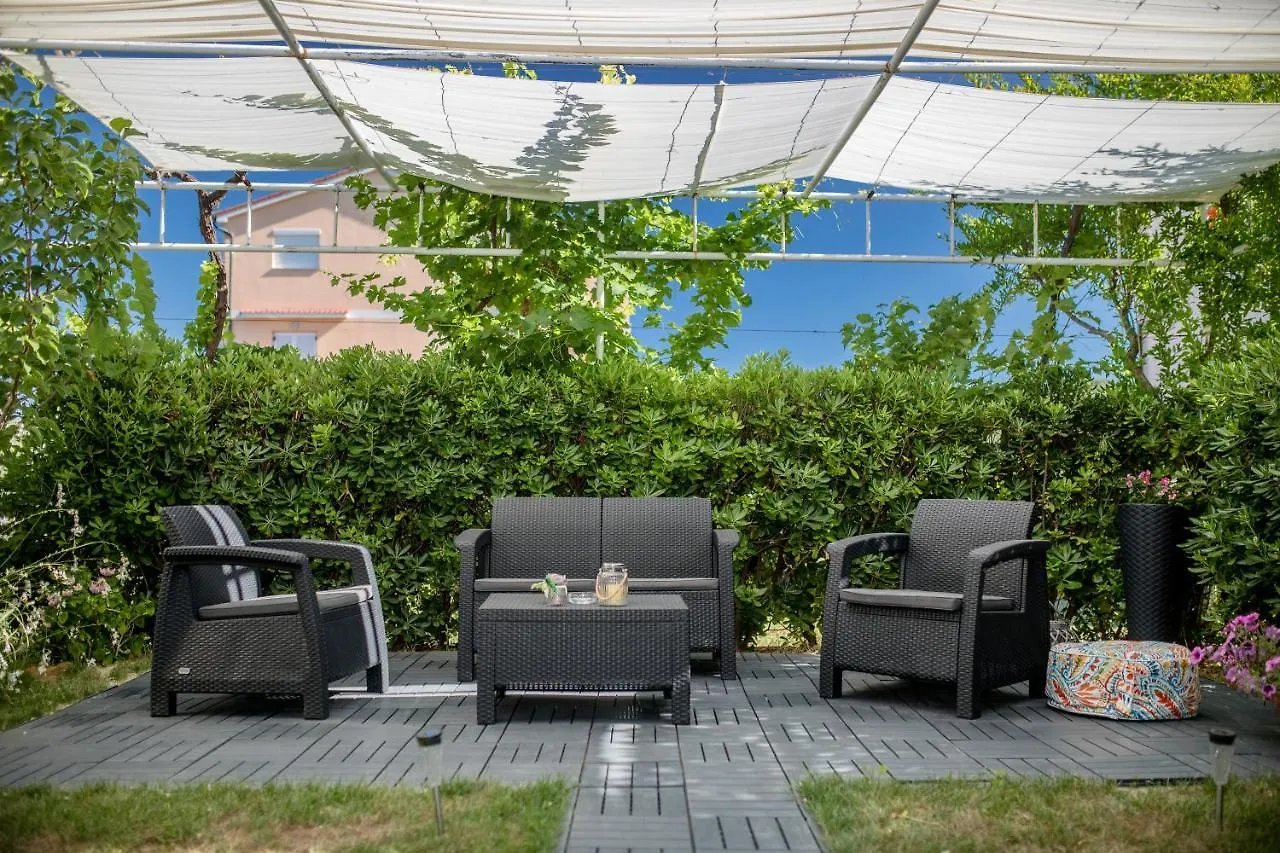 Apartmani Ana & Milo Lopar Apartment
