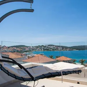 apartments-soho.hotels-in-trogir.com/