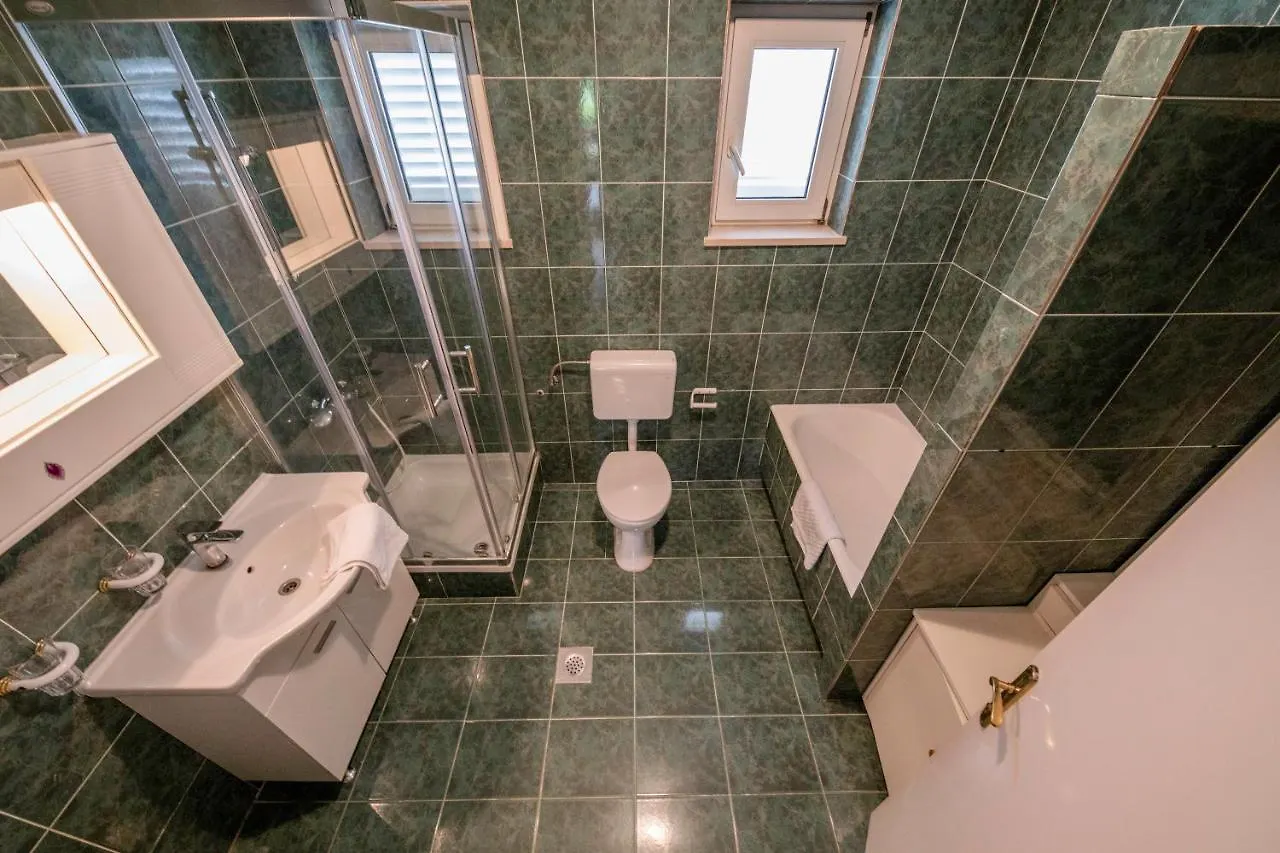 Apartmani Ana & Milo Lopar