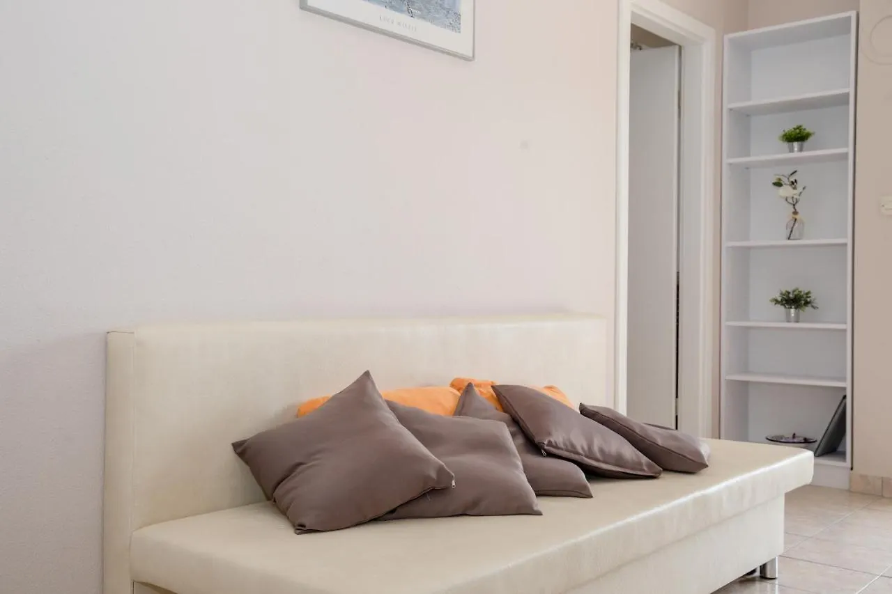 Apartment Apartmani Ana & Milo Lopar